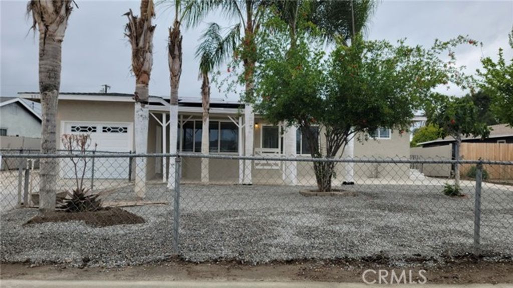 880 S State, Hemet, CA 92543