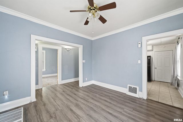 2002 N ELLIS Street, Peoria, IL 61604