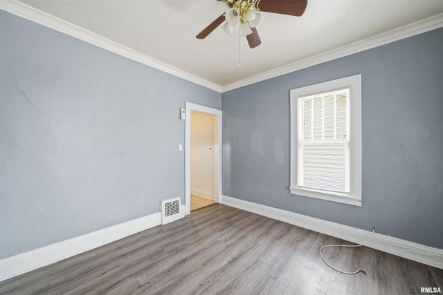 2002 N ELLIS Street, Peoria, IL 61604