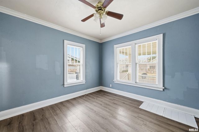 2002 N ELLIS Street, Peoria, IL 61604