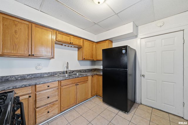 2002 N ELLIS Street, Peoria, IL 61604