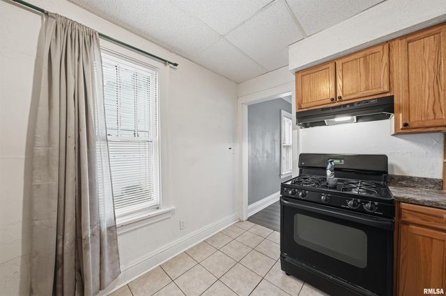 2002 N ELLIS Street, Peoria, IL 61604