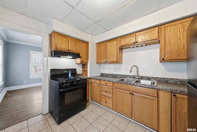 2002 N ELLIS Street, Peoria, IL 61604