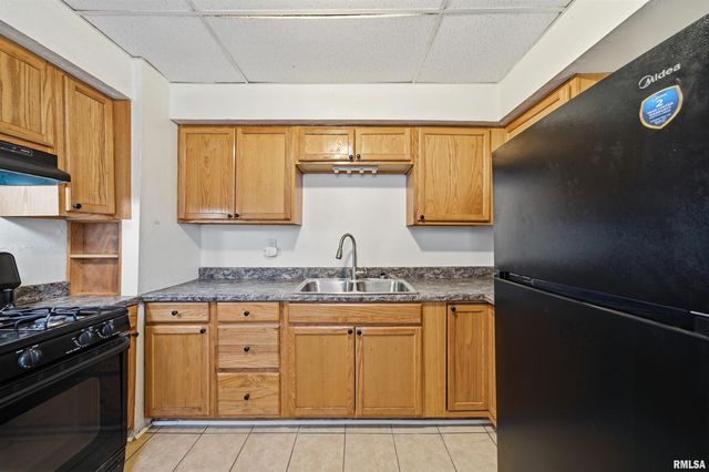 2002 N ELLIS Street, Peoria, IL 61604