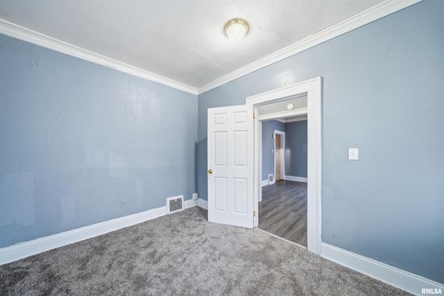 2002 N ELLIS Street, Peoria, IL 61604