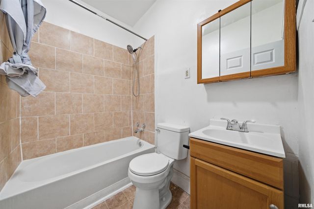 2002 N ELLIS Street, Peoria, IL 61604