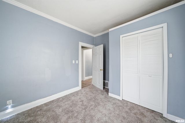 2002 N ELLIS Street, Peoria, IL 61604