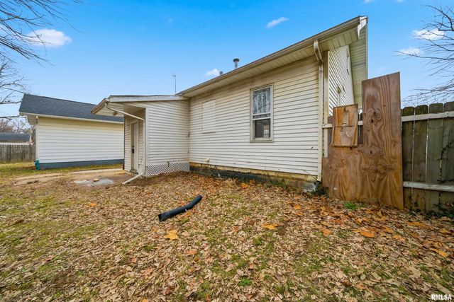 2002 N ELLIS Street, Peoria, IL 61604