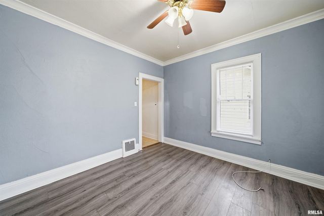 2002 N ELLIS Street, Peoria, IL 61604