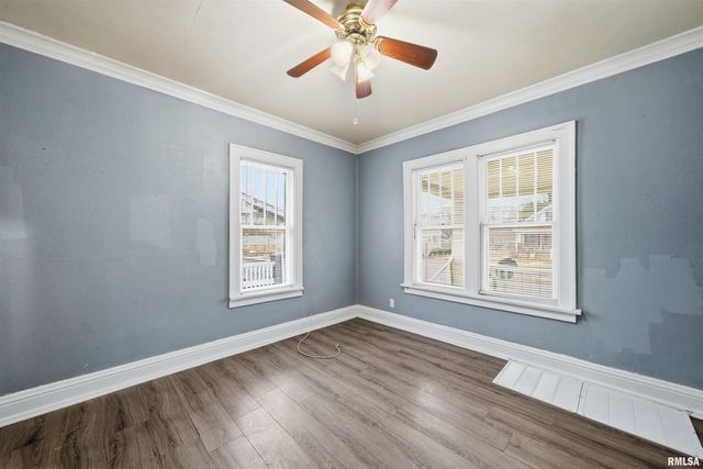 2002 N ELLIS Street, Peoria, IL 61604