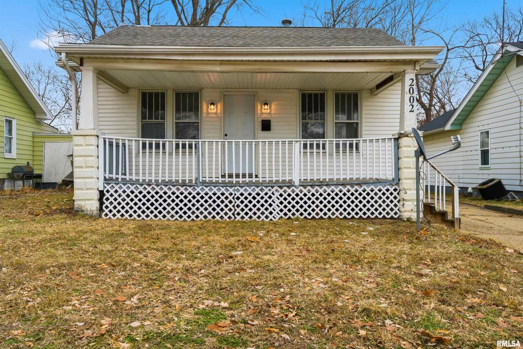 2002 N ELLIS Street, Peoria, IL 61604