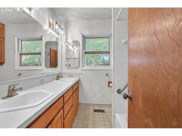 341 Se 153RD Ave, Portland, OR 97233