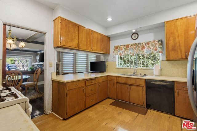2114 W 28th Street, Los Angeles, CA 90018