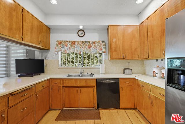 2114 W 28th Street, Los Angeles, CA 90018