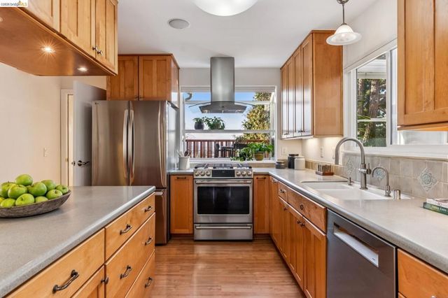 5861 5861 Bernhard Ave, Richmond, CA 94805