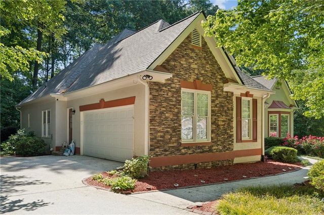 1611 Flowering Dogwood Drive, Powder Springs, GA 30127