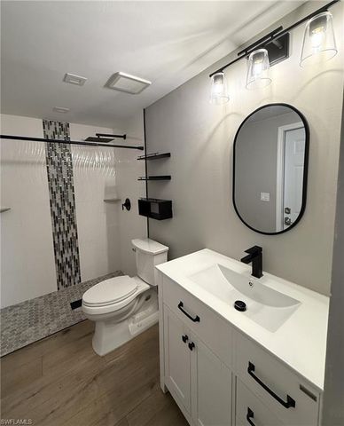 2060 22nd AVE NE, Naples, FL 34120