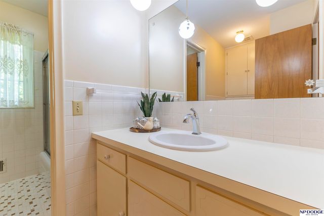 1455 S 123rd Street, Omaha, NE 68144