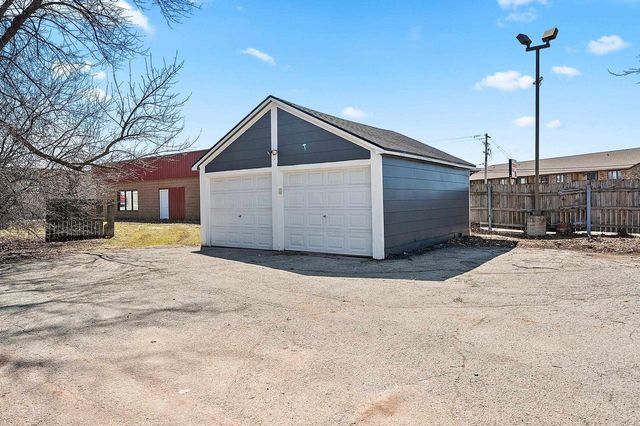 209 NICOLET BOULEVARD, Neenah, WI 54956