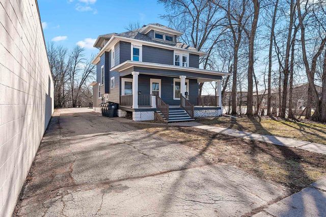 209 NICOLET BOULEVARD, Neenah, WI 54956