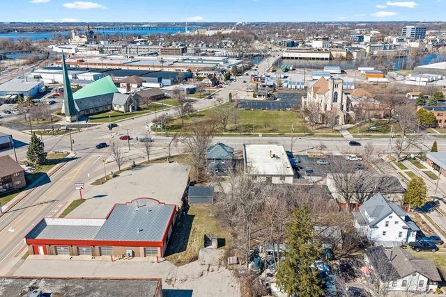 209 NICOLET BOULEVARD, Neenah, WI 54956