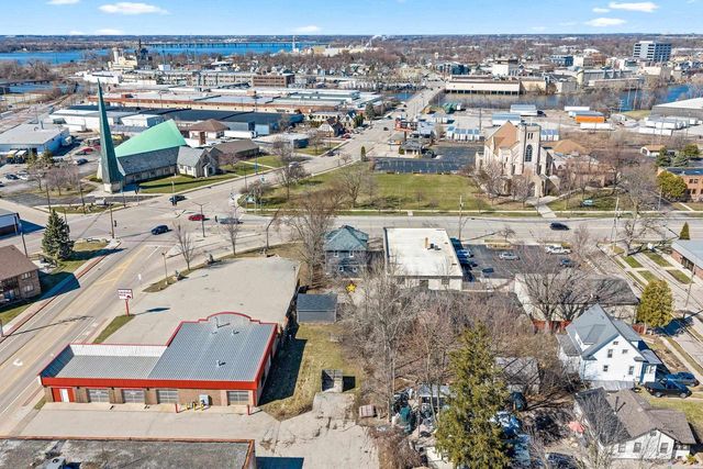 209 NICOLET BOULEVARD, Neenah, WI 54956