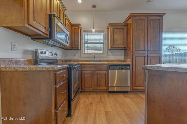 2723 Hill Valley Lane, Southaven, MS 38672