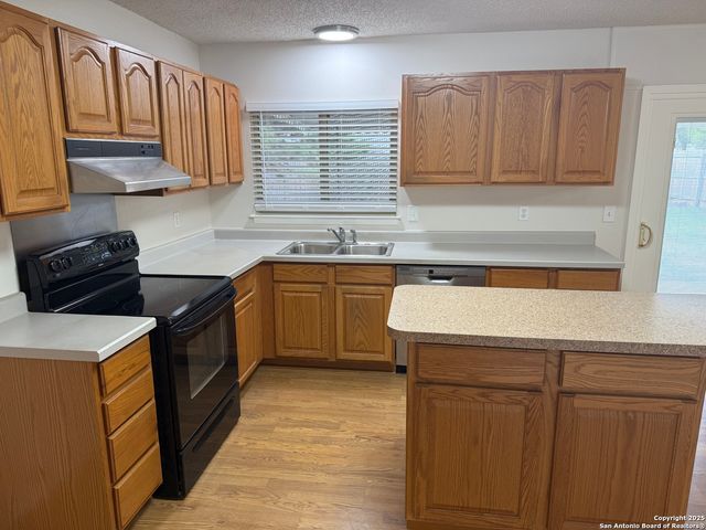 11017 White Sands, Live Oak, TX 78233