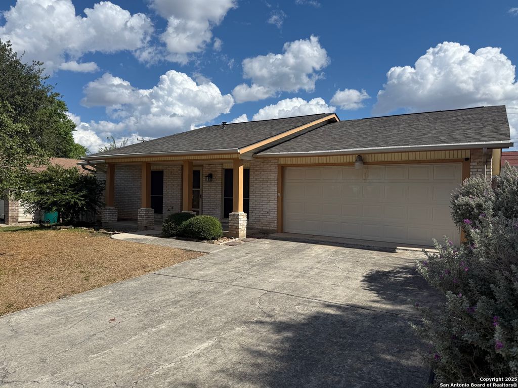 11017 White Sands, Live Oak, TX 78233