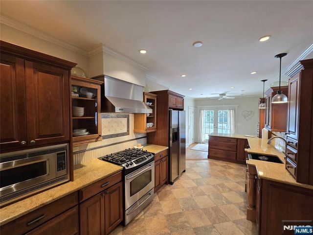 224 Cleveland Avenue, Hasbrouck Heights, NJ 07604