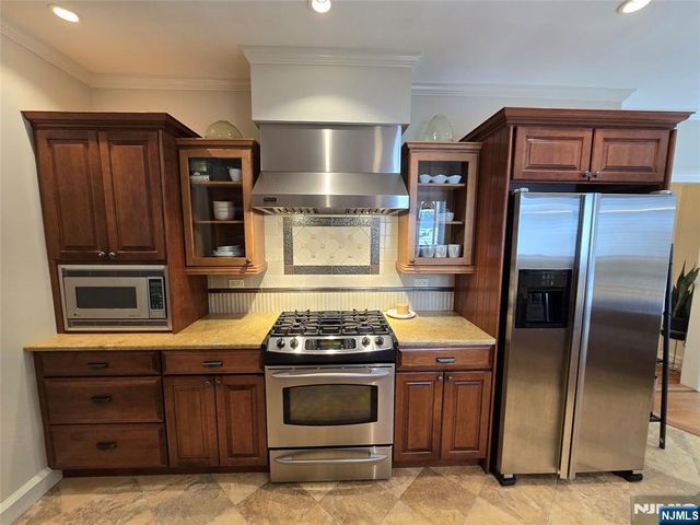 224 Cleveland Avenue, Hasbrouck Heights, NJ 07604