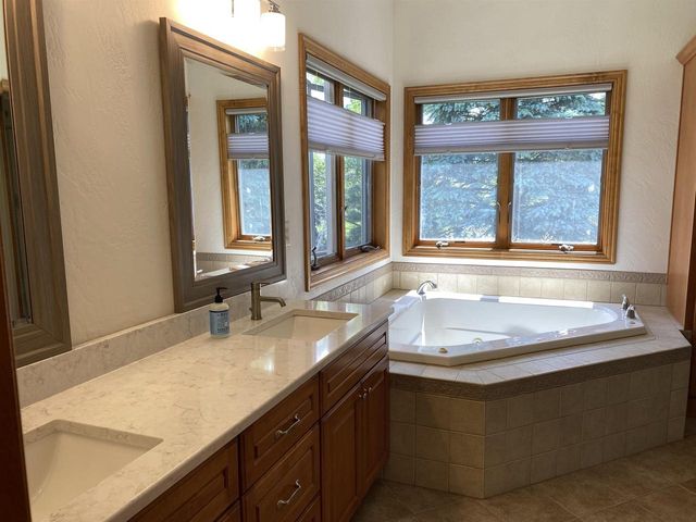 3546 Dekalb Lane, Neenah, WI 54956