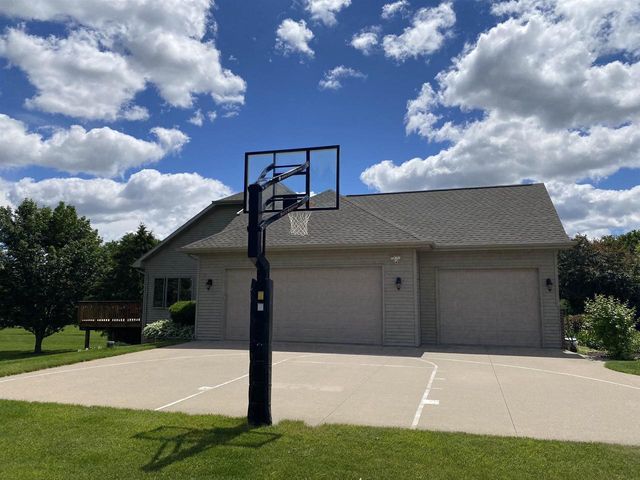 3546 Dekalb Lane, Neenah, WI 54956