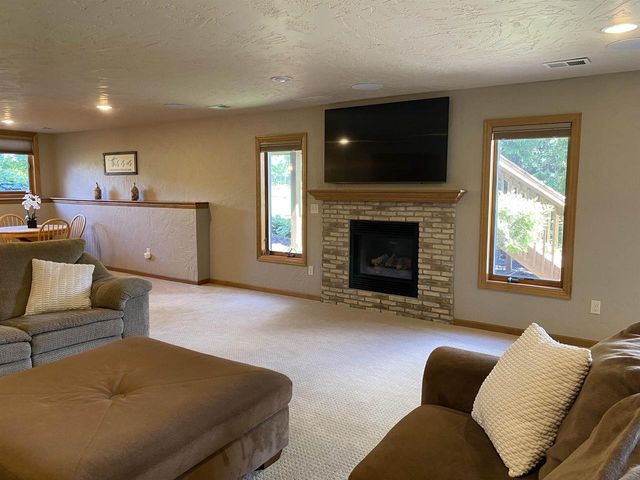 3546 Dekalb Lane, Neenah, WI 54956