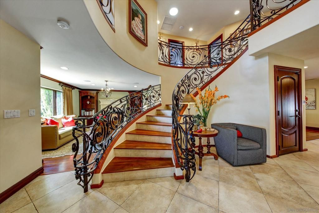 2540 Chatsworth, San Diego, CA 92106 — exterior
