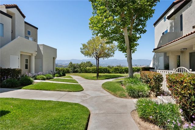 21200 Trumpet 205, Newhall, CA 91321