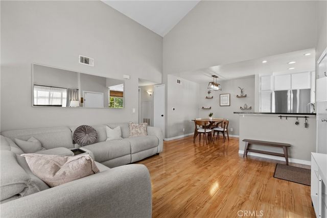 21200 Trumpet 205, Newhall, CA 91321