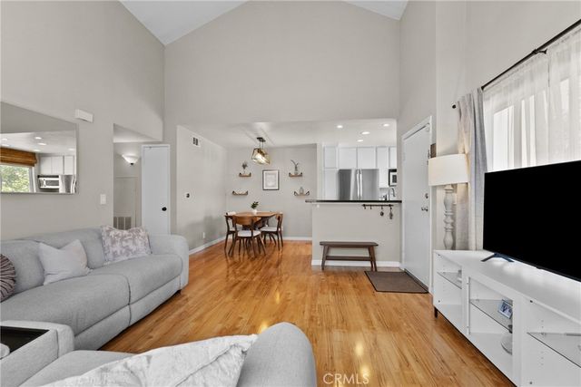 21200 Trumpet 205, Newhall, CA 91321