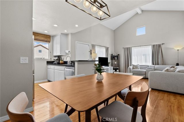 21200 Trumpet 205, Newhall, CA 91321