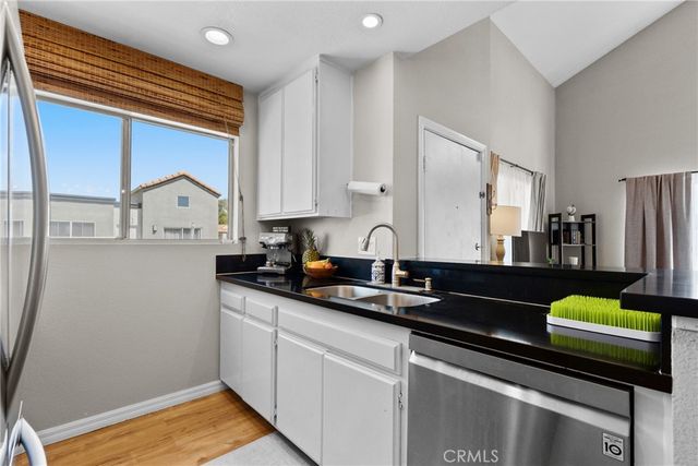 21200 Trumpet 205, Newhall, CA 91321