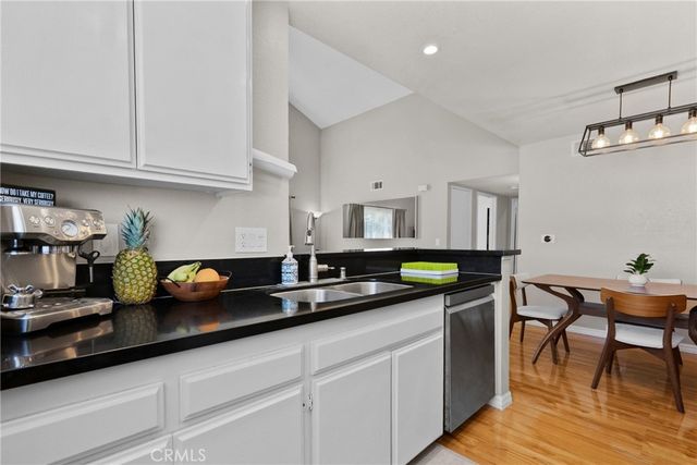 21200 Trumpet 205, Newhall, CA 91321