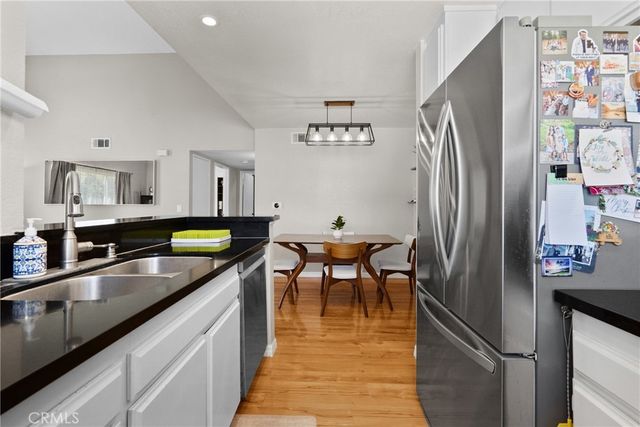 21200 Trumpet 205, Newhall, CA 91321