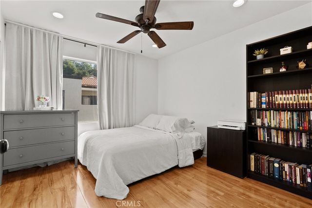 21200 Trumpet 205, Newhall, CA 91321
