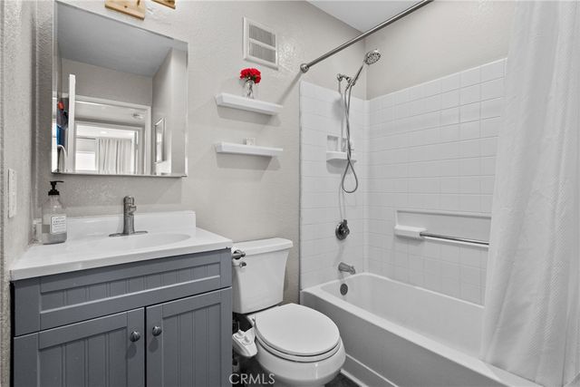 21200 Trumpet 205, Newhall, CA 91321