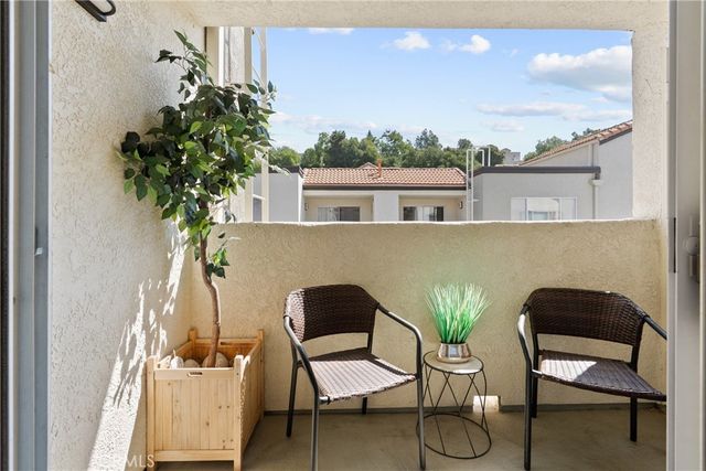 21200 Trumpet 205, Newhall, CA 91321