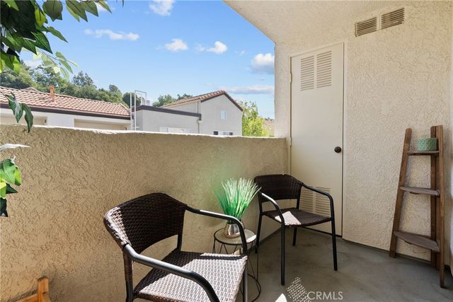 21200 Trumpet 205, Newhall, CA 91321