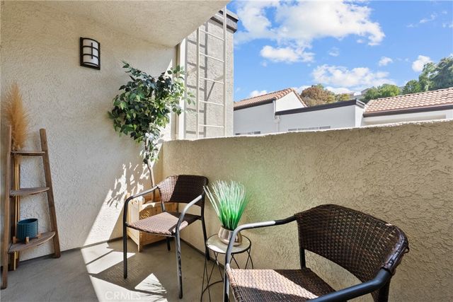 21200 Trumpet 205, Newhall, CA 91321