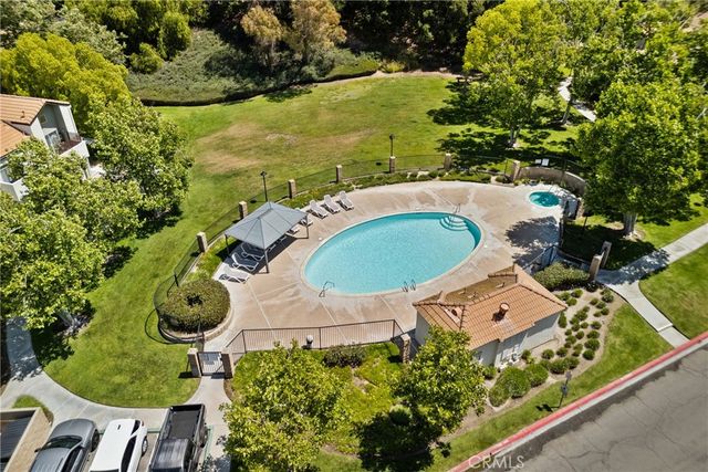 21200 Trumpet 205, Newhall, CA 91321
