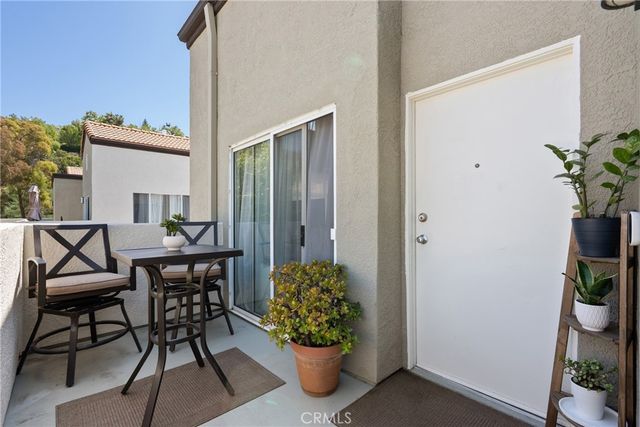 21200 Trumpet 205, Newhall, CA 91321