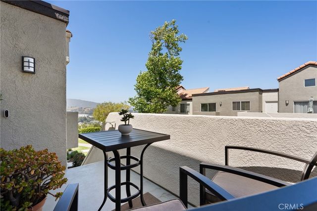 21200 Trumpet 205, Newhall, CA 91321